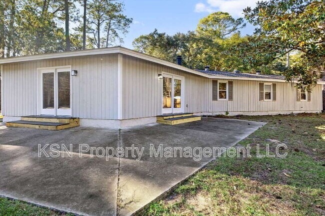 Building Photo - 286 Cushing Dr