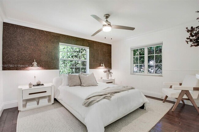 Building Photo - 1161 Sunset Dr