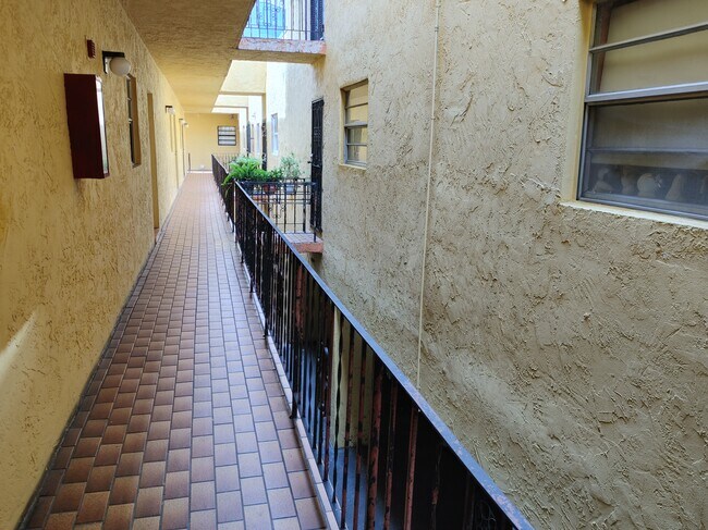 Building Photo - 1555 W 44th Pl