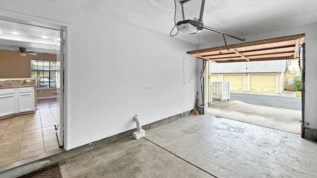 Building Photo - Lovely Upgraded 2-story Townhouse w/ Attached Garage, Guest Bathroom and Fireplace!