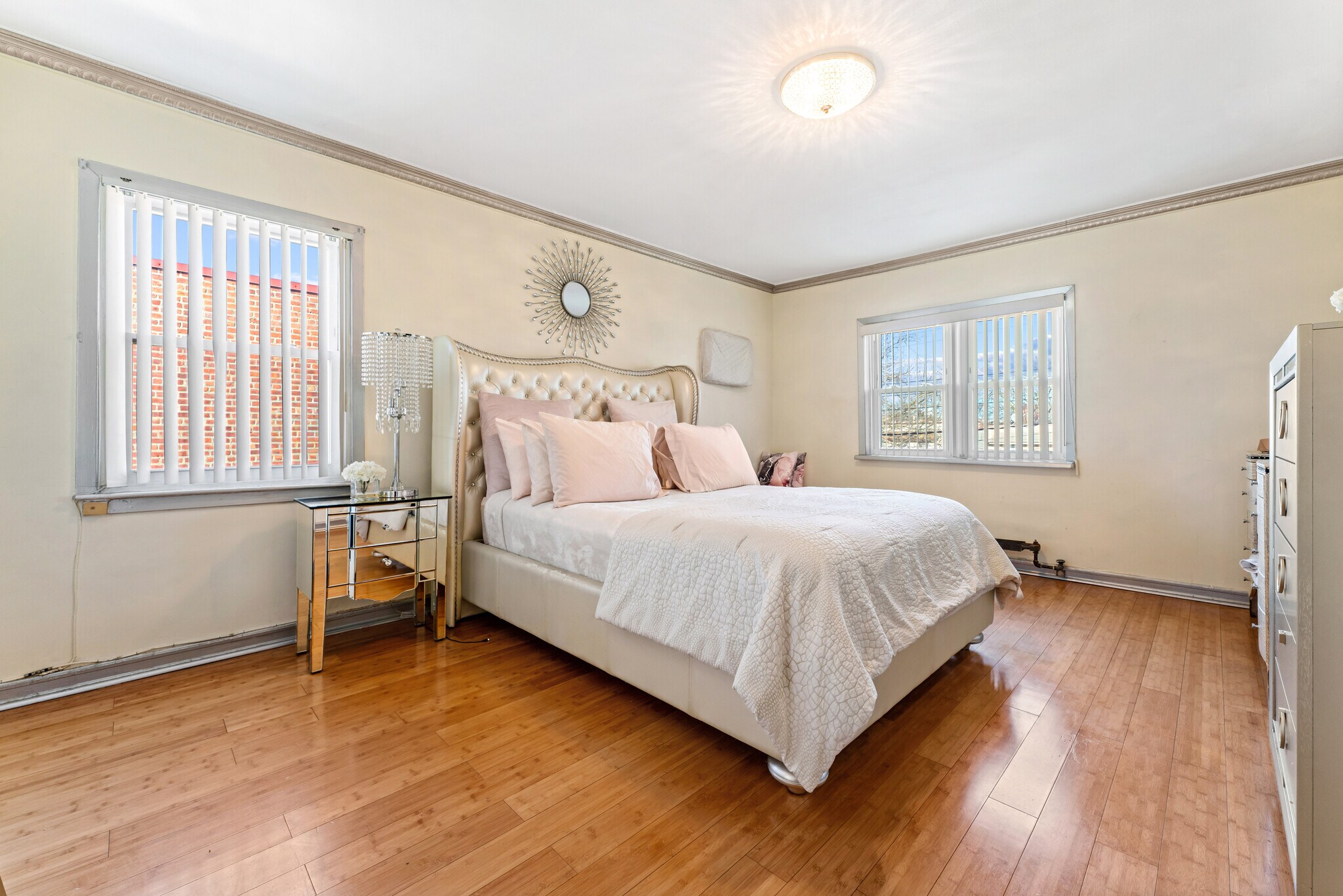 Building Photo - 1318 E 58th St