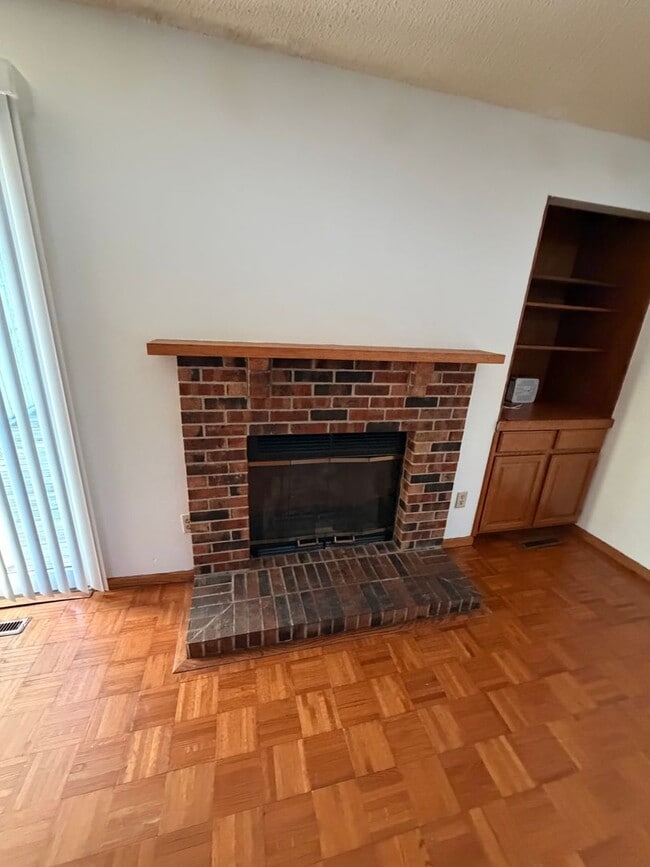 Building Photo - 3 Bed/2 Bath in Iowa City