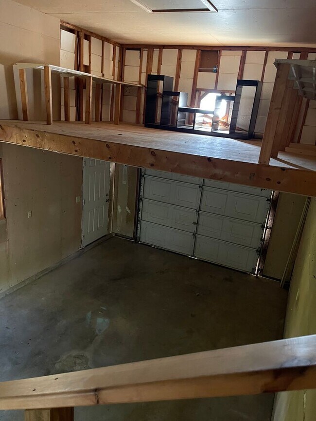 Building Photo - Available December 21st! SPACIOUS & PET FR...