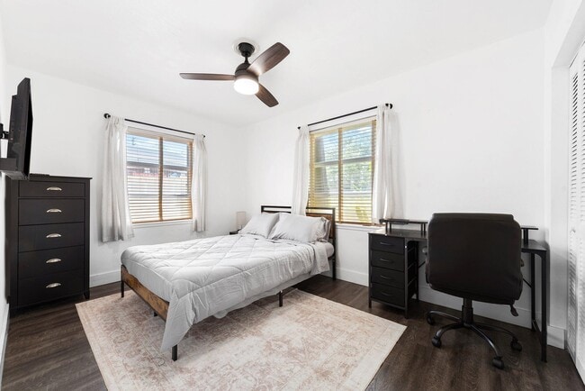 Building Photo - 1140 SW 9th Ave