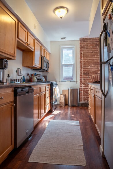 Building Photo - 625 S Negley Ave