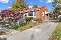 Building Photo - 533 E Park St