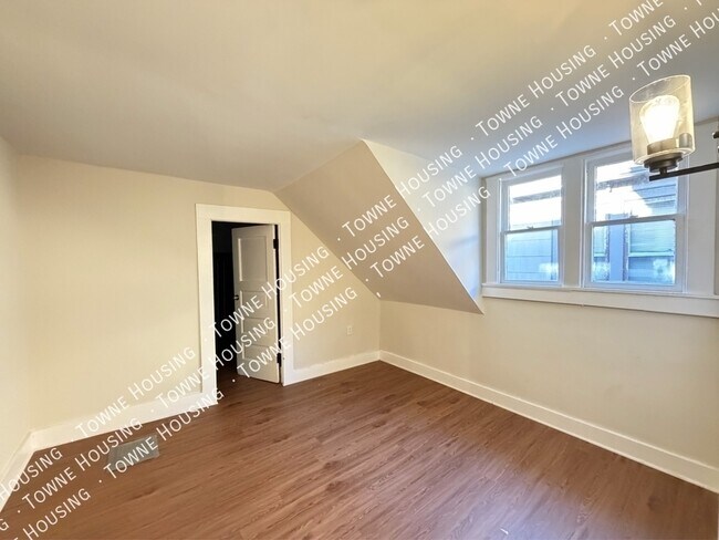Building Photo - 99 Custer St