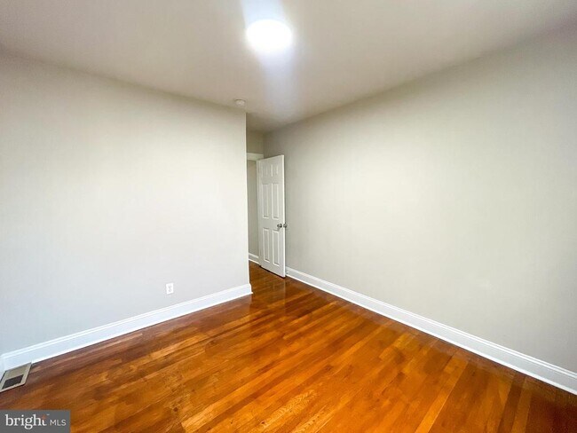 Building Photo - 6818 Wyncote Ave