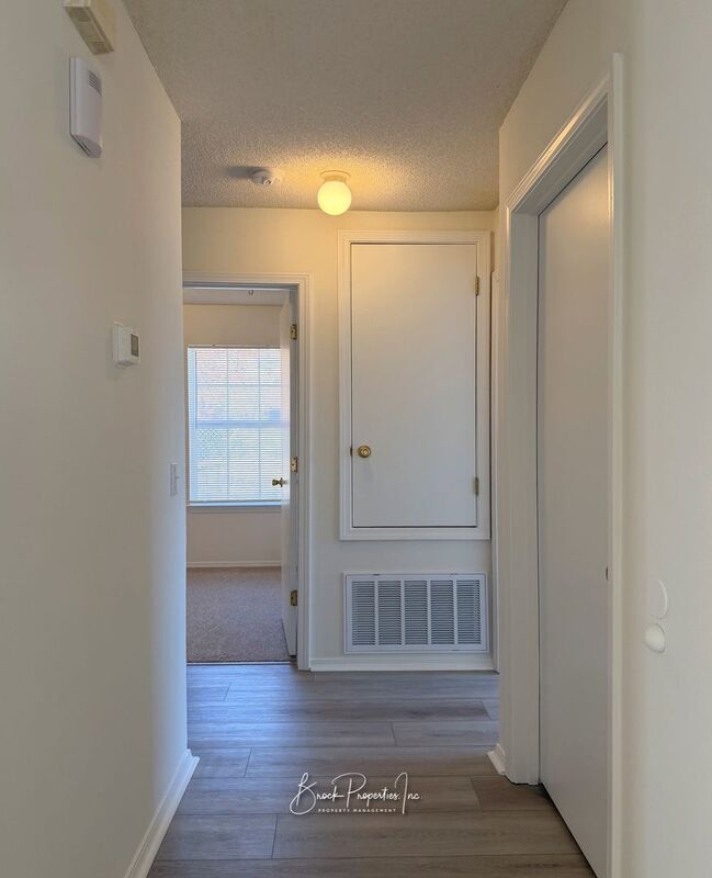 Building Photo - 501 Ashwood Ln