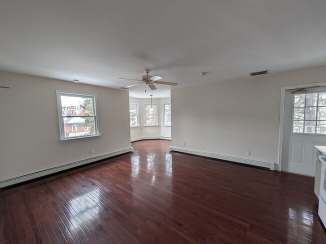 Building Photo - 416 Main St