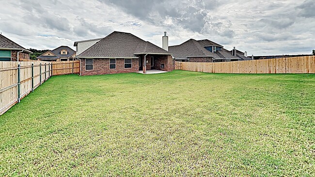 Building Photo - Beautiful Home - 4 Bedroom, 3 Bathroom with Bonus Room in East Edmond