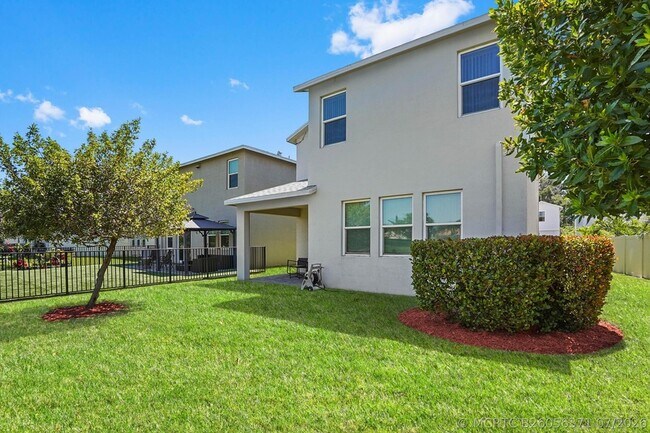 Building Photo - 1826 Lake Cove Dr