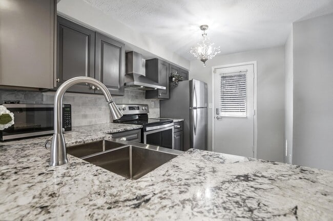 Building Photo - 315 Western Ave