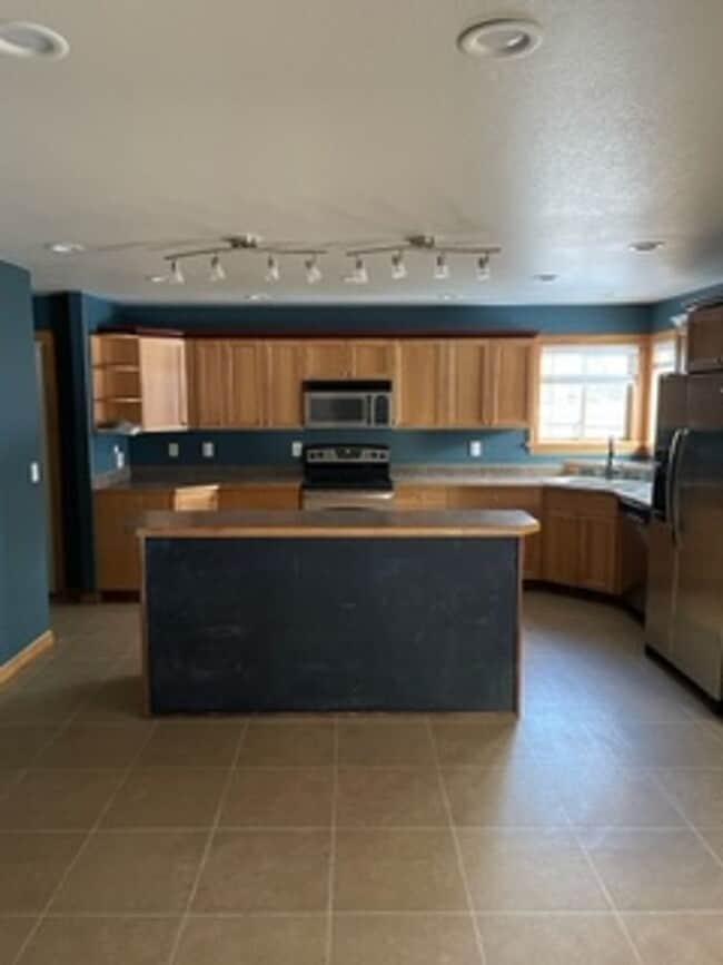 Building Photo - 1203 15th Ave W