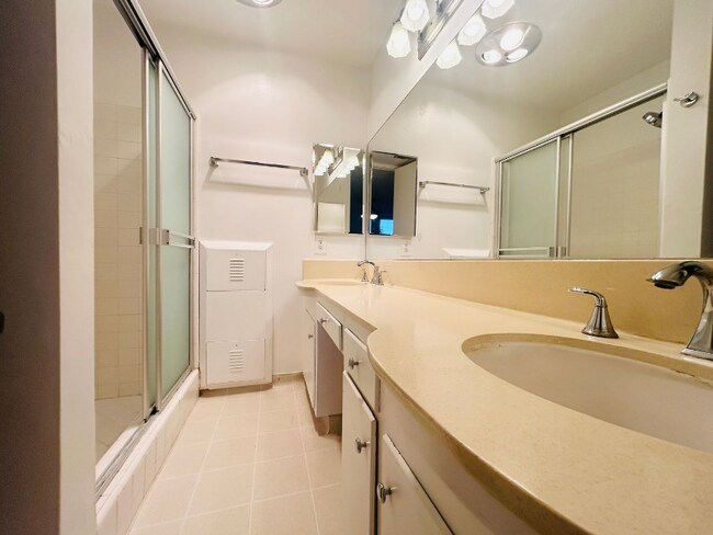 Building Photo - 1137 11th St