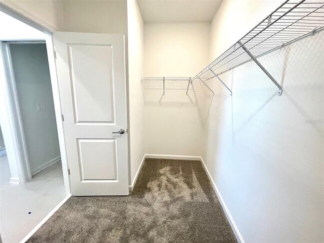 Building Photo - 6231 Lakepine St