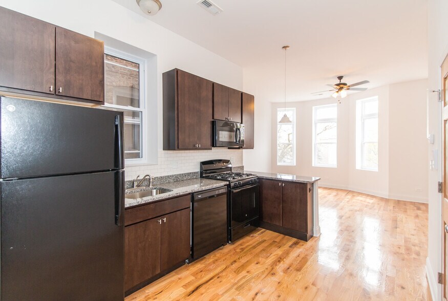 Building Photo - 1704 W Sunnyside Ave