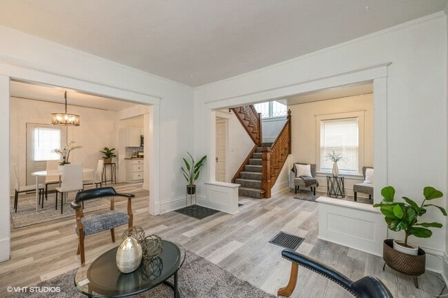 Building Photo - 3 Bedroom Large House for Rent