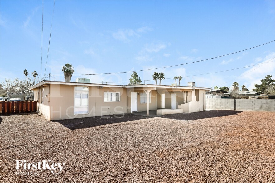 Building Photo - 2800 E Webb Ave