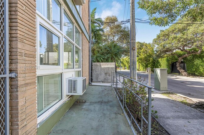 Building Photo - 1850 Meridian Ave