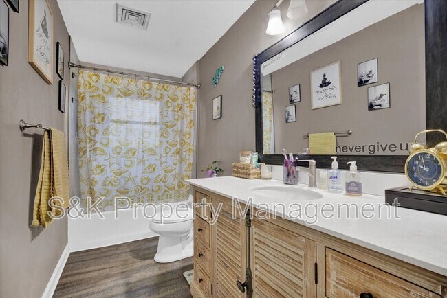 Building Photo - 5524 Briarwood Ln