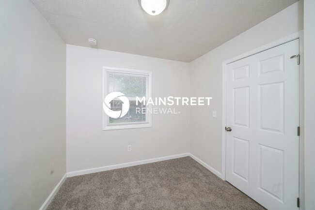 Building Photo - 4 Bedroom Pet-Friendly Home in Louisville, KY with Main Street Renewal