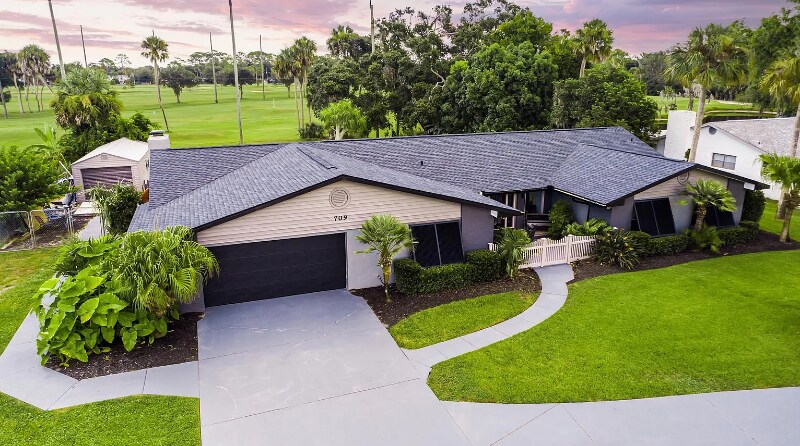 Building Photo - 709 Fairway Dr