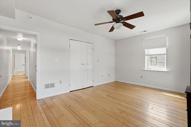 Building Photo - 1347 S 6th St