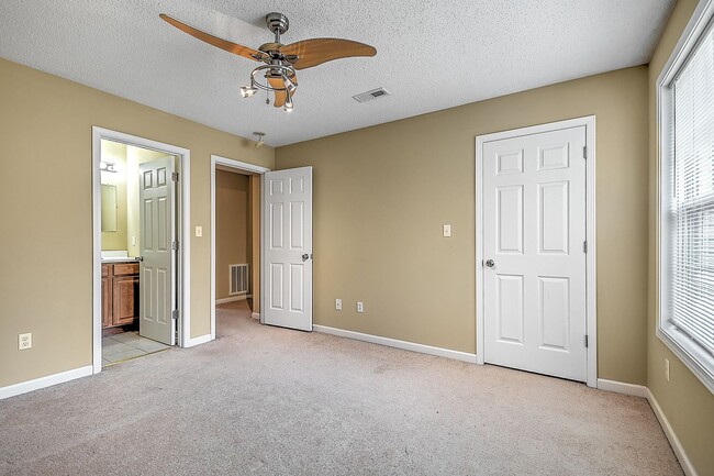 Building Photo - 132 Amanda Ln