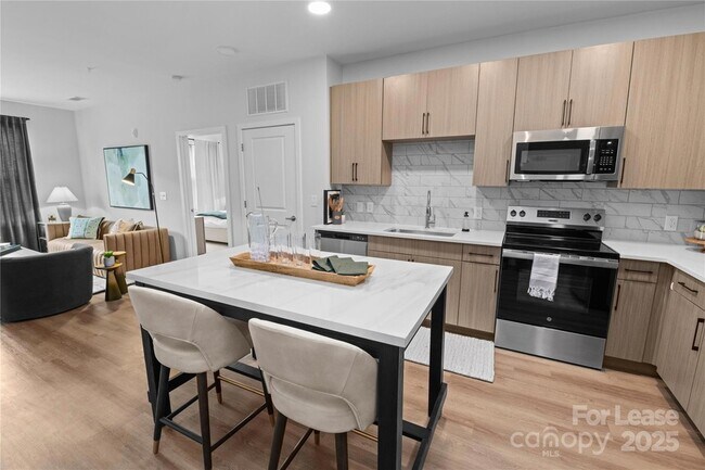 Building Photo - 2546 Perimeter Pointe Pkwy