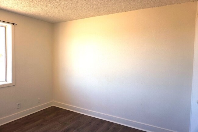 Building Photo - Affordable Two Bedroom
