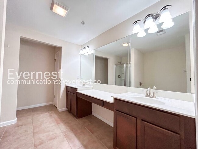 Building Photo - 3 Bed, 2.5 Bath Home with Attached Garage / Available Now!