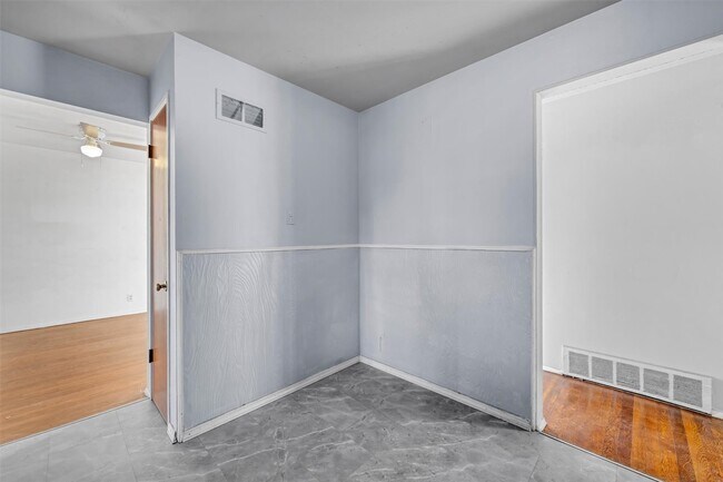 Building Photo - 9014 Ellison Dr