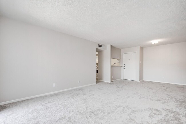 Building Photo - 10110 Forum W Dr