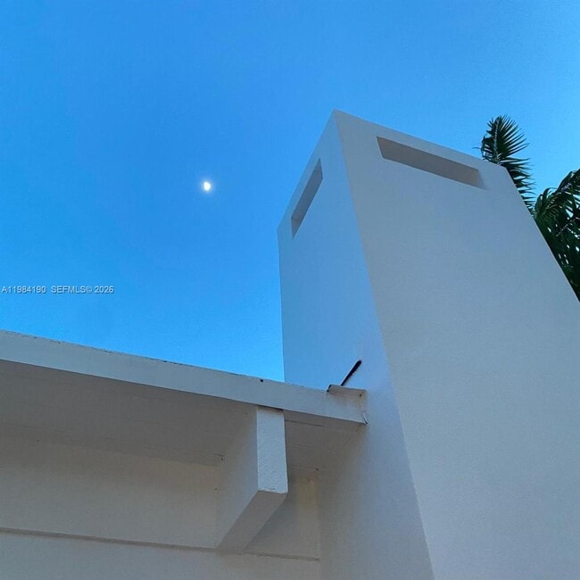 Building Photo - 240 Greenwood Dr