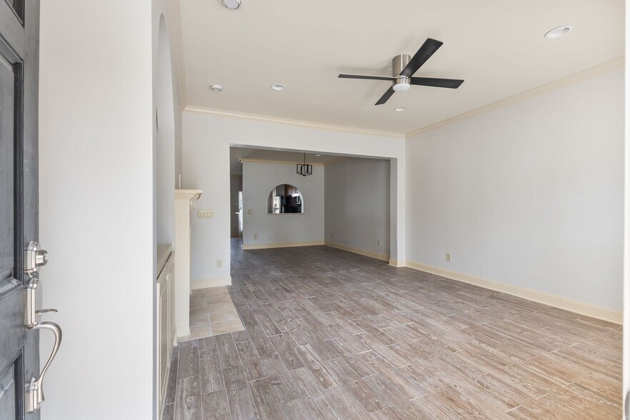 Building Photo - 4316 Summercrest Blvd