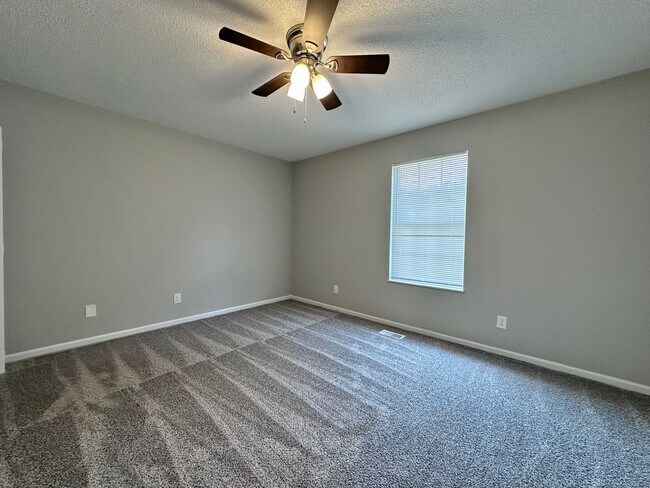 Building Photo - Rand 938 FABULOUS TOWNHOUSE! DON'T MISS TH...