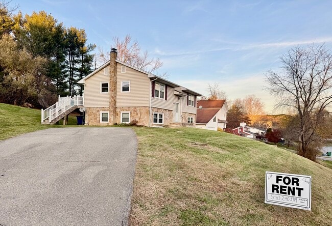 Primary Photo - 875 Cambria St NW