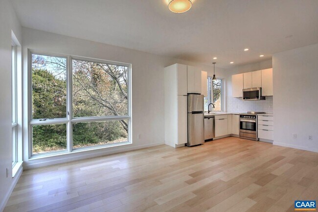 Building Photo - 1130 E High St