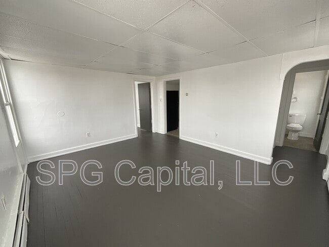 Building Photo - 500 W Market St