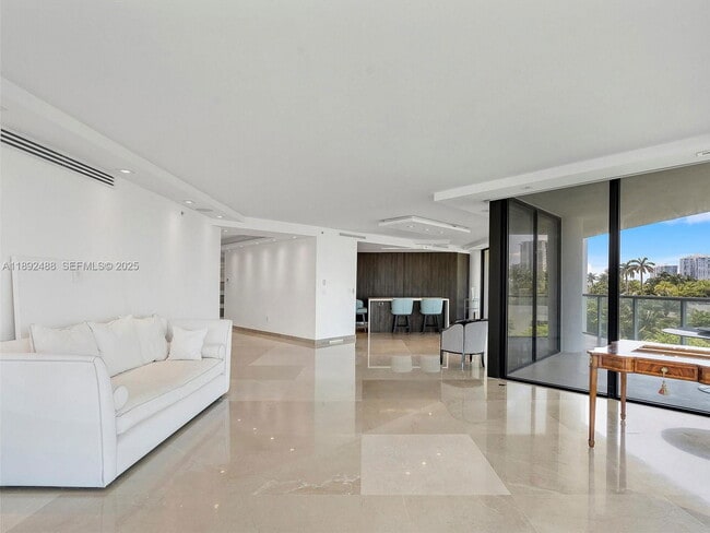 Building Photo - 4000 Island Blvd