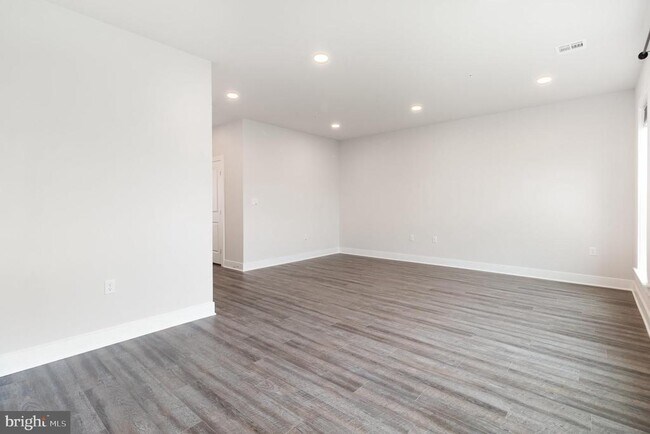 Building Photo - 10 Seover Wy