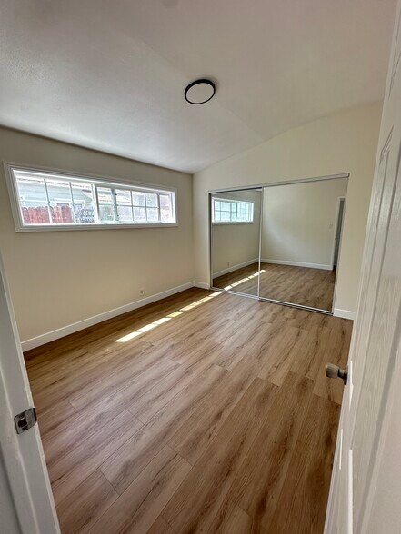 Building Photo - 169 E 68th Way