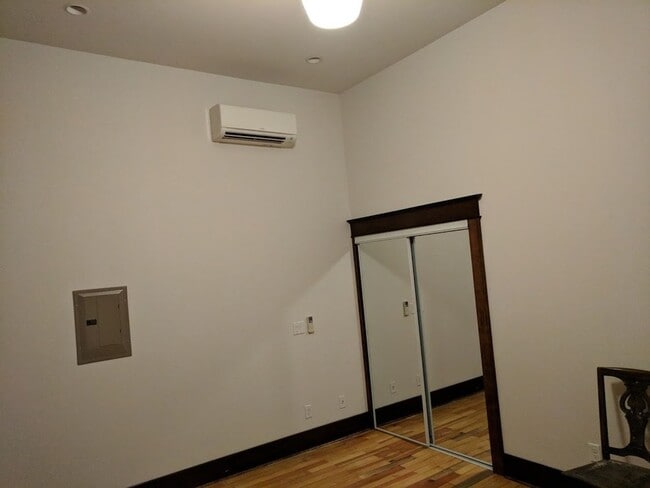 Building Photo - Historic Downtown Cle Elum Apartment right on the main street!