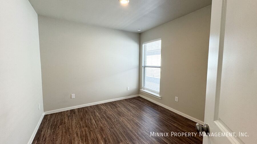 Building Photo - 2101 N Jayton Ave