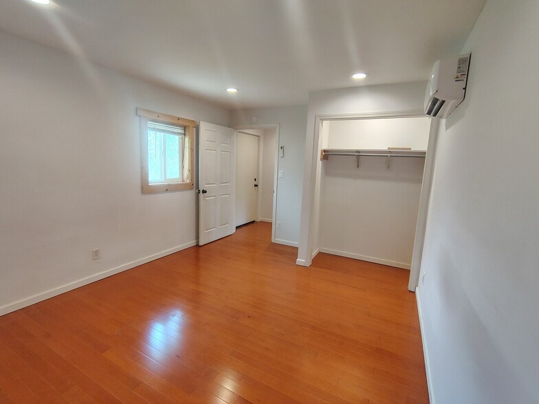 Building Photo - 11641 S Johnson Rd
