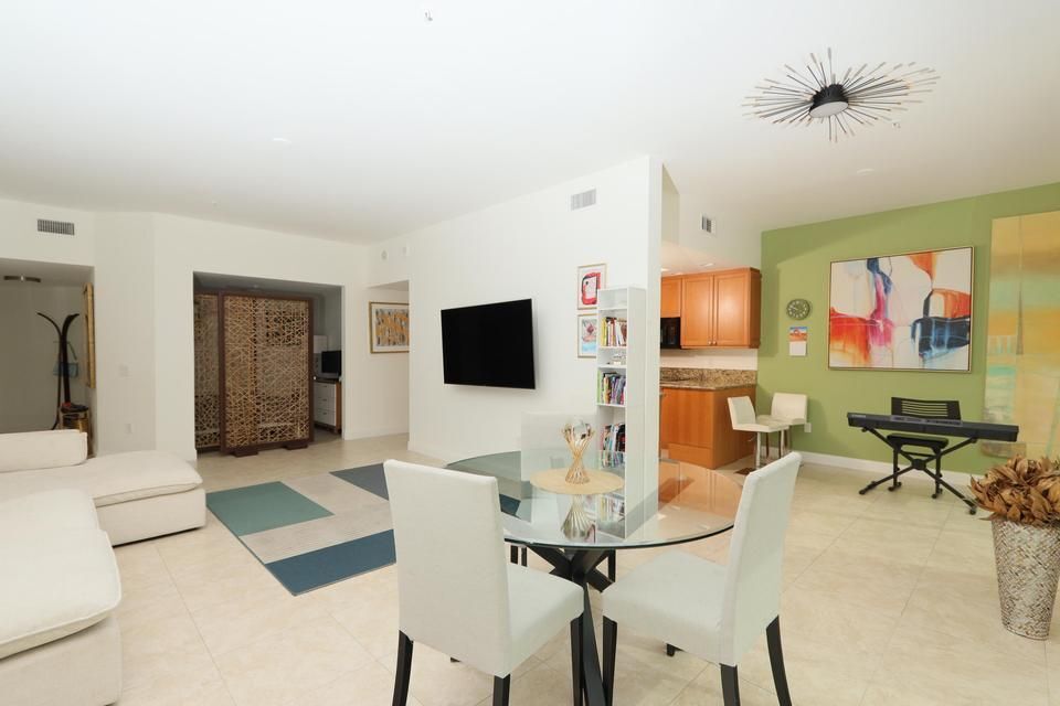 Building Photo - 411 N New River Dr E