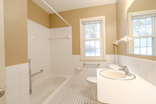 Building Photo - 6825 Xerxes Ave S