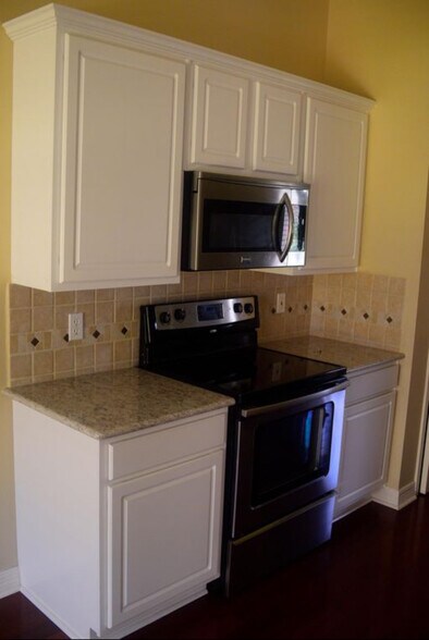Building Photo - 122 Palisade Ln