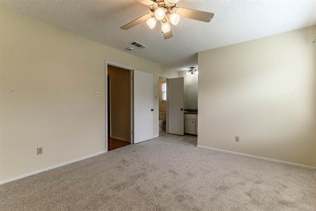 Building Photo - 513 NW Charlyne Dr